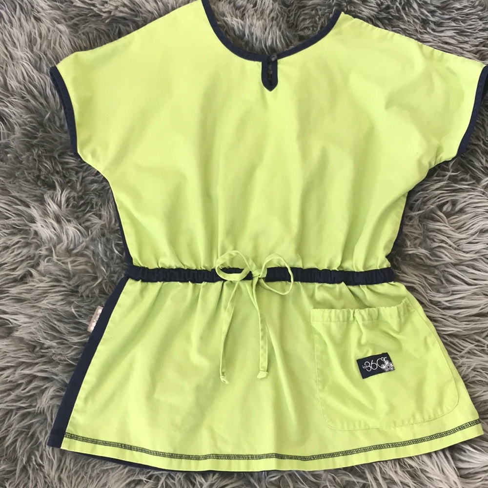 KOI SCRUB TOP - XS reversible green and navy!